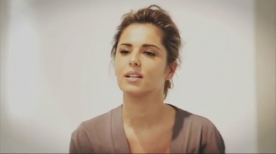 Freckles_out_in_force21_Foundation_free_Cheryl_Cole_braves_photo_mp40165.jpg