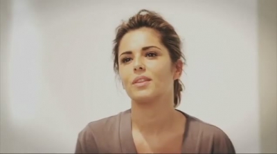 Freckles_out_in_force21_Foundation_free_Cheryl_Cole_braves_photo_mp40214.jpg