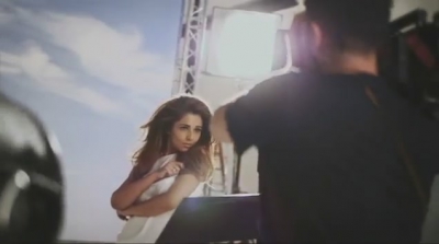 Freckles_out_in_force21_Foundation_free_Cheryl_Cole_braves_photo_mp40279.jpg