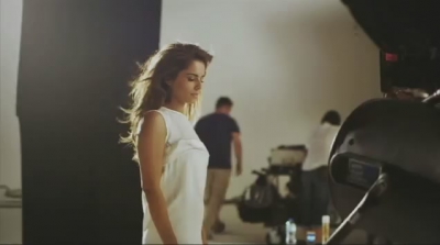 Freckles_out_in_force21_Foundation_free_Cheryl_Cole_braves_photo_mp40286.jpg