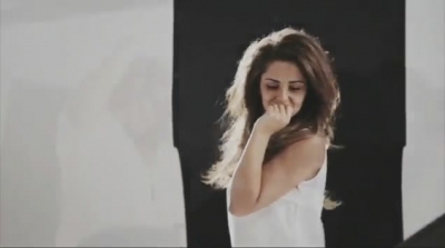 Freckles_out_in_force21_Foundation_free_Cheryl_Cole_braves_photo_mp40299.jpg