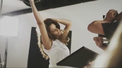 Freckles_out_in_force21_Foundation_free_Cheryl_Cole_braves_photo_mp40306.jpg
