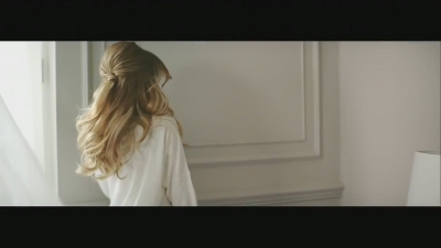 Elnett_Always_In_Style_TV_Advert_with_Cheryl_2014_mp40006.jpg