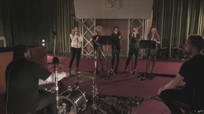 Girls_Aloud_-_Beneath_You_re_Beautiful_28Radio_1_Live_Lounge29_mp40071.jpg