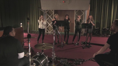 Girls_Aloud_-_Beneath_You_re_Beautiful_28Radio_1_Live_Lounge29_mp40072.jpg
