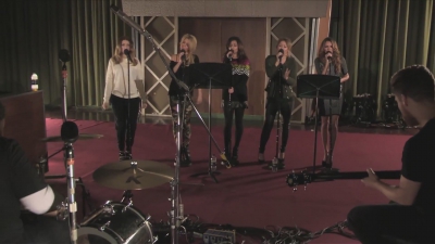 Girls_Aloud_-_Beneath_You_re_Beautiful_28Radio_1_Live_Lounge29_mp40135.jpg