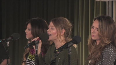 Girls_Aloud_-_Beneath_You_re_Beautiful_28Radio_1_Live_Lounge29_mp40142.jpg