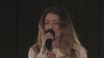 Girls_Aloud_-_Beneath_You_re_Beautiful_28Radio_1_Live_Lounge29_mp40191.jpg