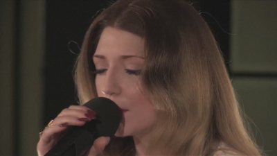 Girls_Aloud_-_Beneath_You_re_Beautiful_28Radio_1_Live_Lounge29_mp40195.jpg