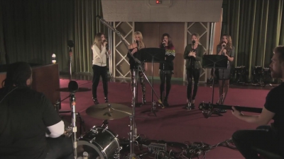Girls_Aloud_-_Beneath_You_re_Beautiful_28Radio_1_Live_Lounge29_mp40262.jpg