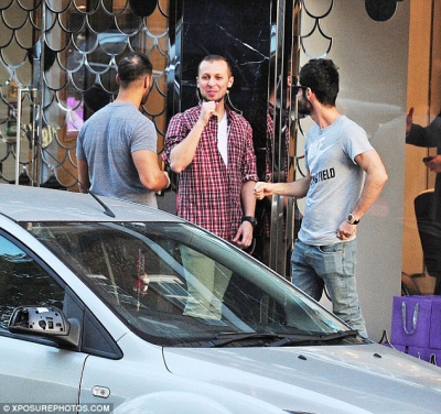 Jean-Bernard_Fernandez-Versini_eyes_up_some_pricey_pieces_as_he_goes_jewellery_shopping_281029.jpg