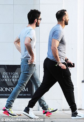 Jean-Bernard_Fernandez-Versini_eyes_up_some_pricey_pieces_as_he_goes_jewellery_shopping_281329.jpg