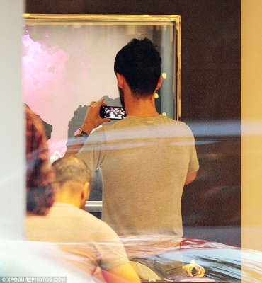 Jean-Bernard_Fernandez-Versini_eyes_up_some_pricey_pieces_as_he_goes_jewellery_shopping_28229.jpg