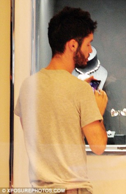 Jean-Bernard_Fernandez-Versini_eyes_up_some_pricey_pieces_as_he_goes_jewellery_shopping_28329.jpg