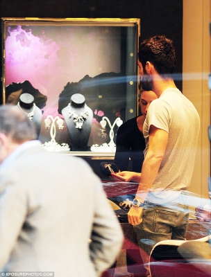 Jean-Bernard_Fernandez-Versini_eyes_up_some_pricey_pieces_as_he_goes_jewellery_shopping_28629.jpg