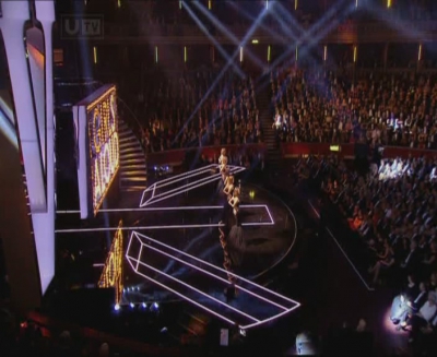 Girls_Aloud_-_The_Promise_-_Royal_Variety_Performance_-_3rd_Dec_12-snoop-GAM-_mpg0053.jpg