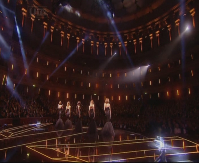 Girls_Aloud_-_The_Promise_-_Royal_Variety_Performance_-_3rd_Dec_12-snoop-GAM-_mpg0067.jpg