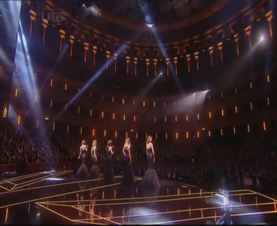 Girls_Aloud_-_The_Promise_-_Royal_Variety_Performance_-_3rd_Dec_12-snoop-GAM-_mpg0068.jpg