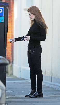 Nicola_outside_a_London_Studio_01_03_15_28329.jpg