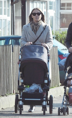Kimberley_was_taking_five-month-old_baby_Bobby_Jay_for_a_winter_walk_with_a_friend_09_02_15_28229.jpg