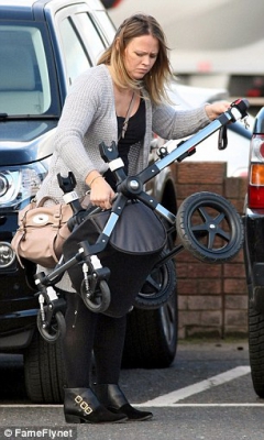 Kimberley_steps_out_for_shopping_trip_with_baby_son_Bobby_13_11_14_28329.JPG