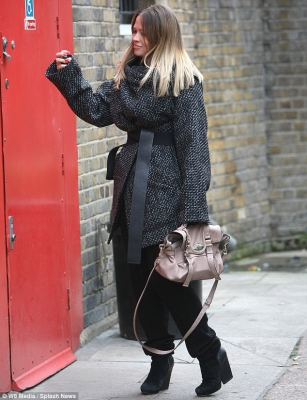 Kimberley_visiting_a_North_London_recording_studio_25_11_14_28329.jpg