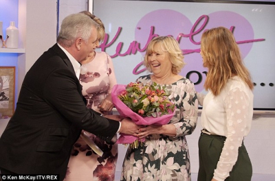 Kimberley_Walsh_looked_slender_in_a_pair_of_green2C_wide-legged_trousers_on_Friday_morning2C_when_she_presented_a_slot_for_This_Morning_on_ITV_13_03_15_28829.jpg