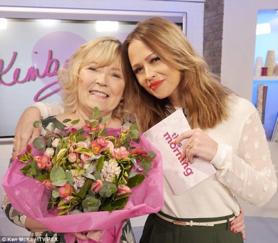 Kimberley_Walsh_looked_slender_in_a_pair_of_green2C_wide-legged_trousers_on_Friday_morning2C_when_she_presented_a_slot_for_This_Morning_on_ITV_13_03_15_28929.jpg