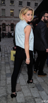 Sarah_Harding_Arriving_and_leaving_LFW_20_02_15_2813929.jpg