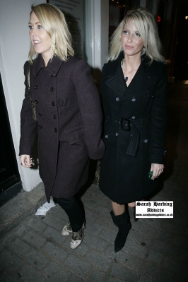Sarah_Harding_leaving_Kabaret_s_Prophecy_club_22_12_05_28529.jpg