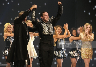 Nadine_Coyle_bow_at_the_curtain_call_during_the_Gala_Performance_of_Lord_Of_The_Dance_Dangerous_Games_at_The_Dominion_Theatre_17_03_15_28529.jpg