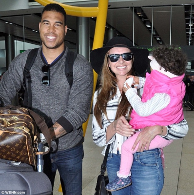 Nadine_Coyle_swapped_Sunset_Beach_for_the_Emerald_Isle_after_jetting_into_Dublin_with_her_family_on_Friday_afternoon_27_03_15_28529.jpg