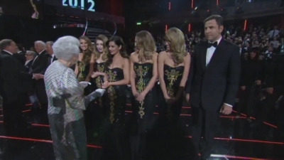 Queen_meets_One_Direction_and_Girls_Aloud_at_The_Royal_Variety_Performance_mp40133.jpg