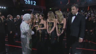 Queen_meets_One_Direction_and_Girls_Aloud_at_The_Royal_Variety_Performance_mp40135.jpg
