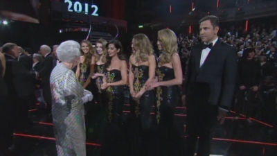 Queen_meets_One_Direction_and_Girls_Aloud_at_The_Royal_Variety_Performance_mp40136.jpg