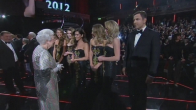 Queen_meets_One_Direction_and_Girls_Aloud_at_The_Royal_Variety_Performance_mp40138.jpg