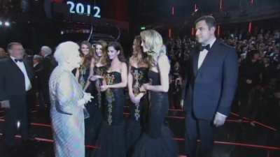 Queen_meets_One_Direction_and_Girls_Aloud_at_The_Royal_Variety_Performance_mp40139.jpg