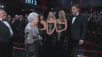 Queen_meets_One_Direction_and_Girls_Aloud_at_The_Royal_Variety_Performance_mp40146.jpg