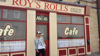 Sarah_visit_the_Coronation_street_studios_before_she_starts_filming_next_month_08_04_15_28429.jpg