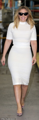 Kimberley_Walsh_dresses_her_enviable_post-baby_curves_in_a_fitted_skirt_and_crop_top_for_This_Morning_appearance_24_04_15_28229.jpg