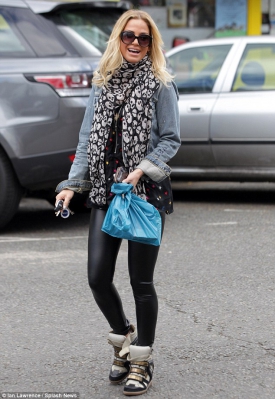 Sarah_Harding_is_pictured_at_a_local_pet_shop_in_Primrose_Hill_07_05_15_281329.jpg