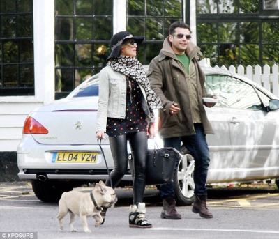 Sarah_Harding_is_pictured_at_a_local_pet_shop_in_Primrose_Hill_07_05_15_28229.jpg