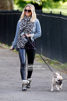 Sarah_Harding_is_pictured_at_a_local_pet_shop_in_Primrose_Hill_07_05_15_283729.jpg