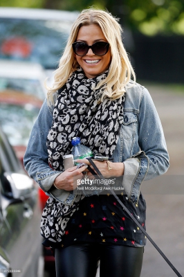 Sarah_Harding_is_pictured_at_a_local_pet_shop_in_Primrose_Hill_07_05_15_283829.jpg