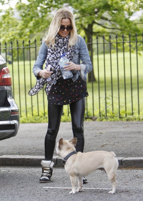 Sarah_Harding_out_in_Primrose_Hill_07_05_15_284829.jpg