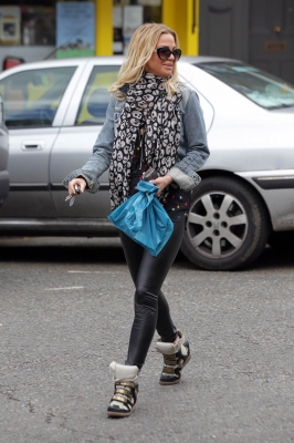 Sarah_Harding_out_in_Primrose_Hill_07_05_15_285729.jpg
