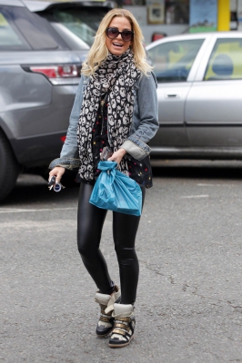 Sarah_Harding_out_in_Primrose_Hill_07_05_15_286629.jpg