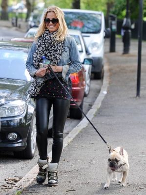 Sarah_Harding_out_in_Primrose_Hill_07_05_15_287329.jpg