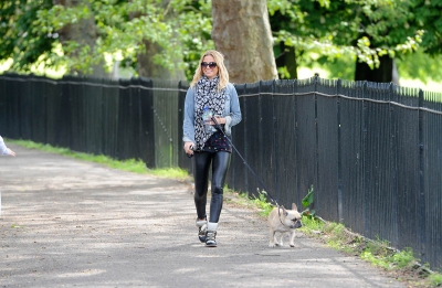 Sarah_Harding_out_in_Primrose_Hill_07_05_15_287629.jpg