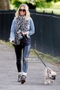 Sarah_Harding_is_pictured_at_a_local_pet_shop_in_Primrose_Hill_07_05_15_282929.jpg